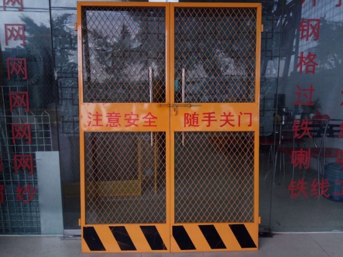 电梯安全防护门